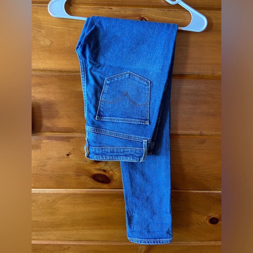 Great condition women’s Levi jeans - size 27